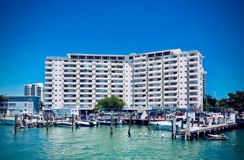 Premium Modern Waterfront Apartment With Miami Skyline View On The Bay 5 Mins Drive To Miami Beach With Free Parking ภายนอก รูปภาพ